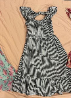 Girls dresses 5T, 6-7 size, if they’re posted they’re available,only reach out