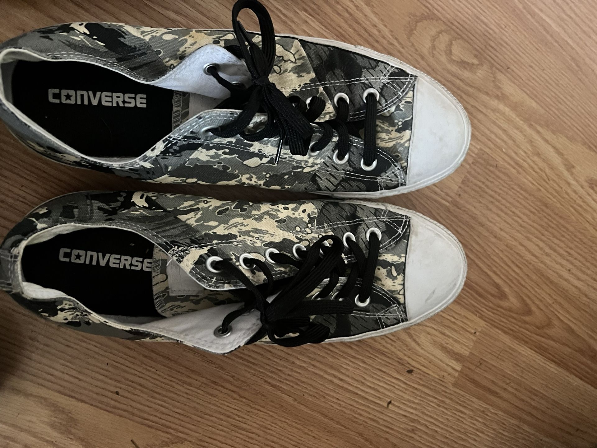 Converse Tennis Shoes