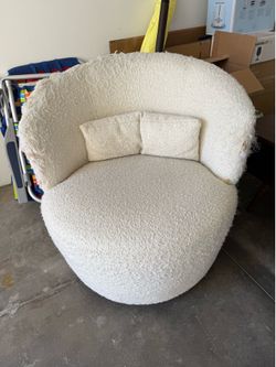 White boucle swivel chair