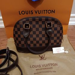 Louis Vuitton Women's Purse With  Bag 