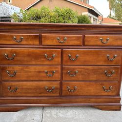 Solid Wood Sumter 9 Drawer Dresser Chest of Drawers Furniture Great Condition
