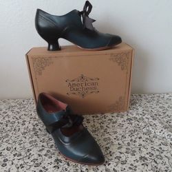 AMERICAN DUCHESS LONDONERS Women’s Size 7.5 In blue