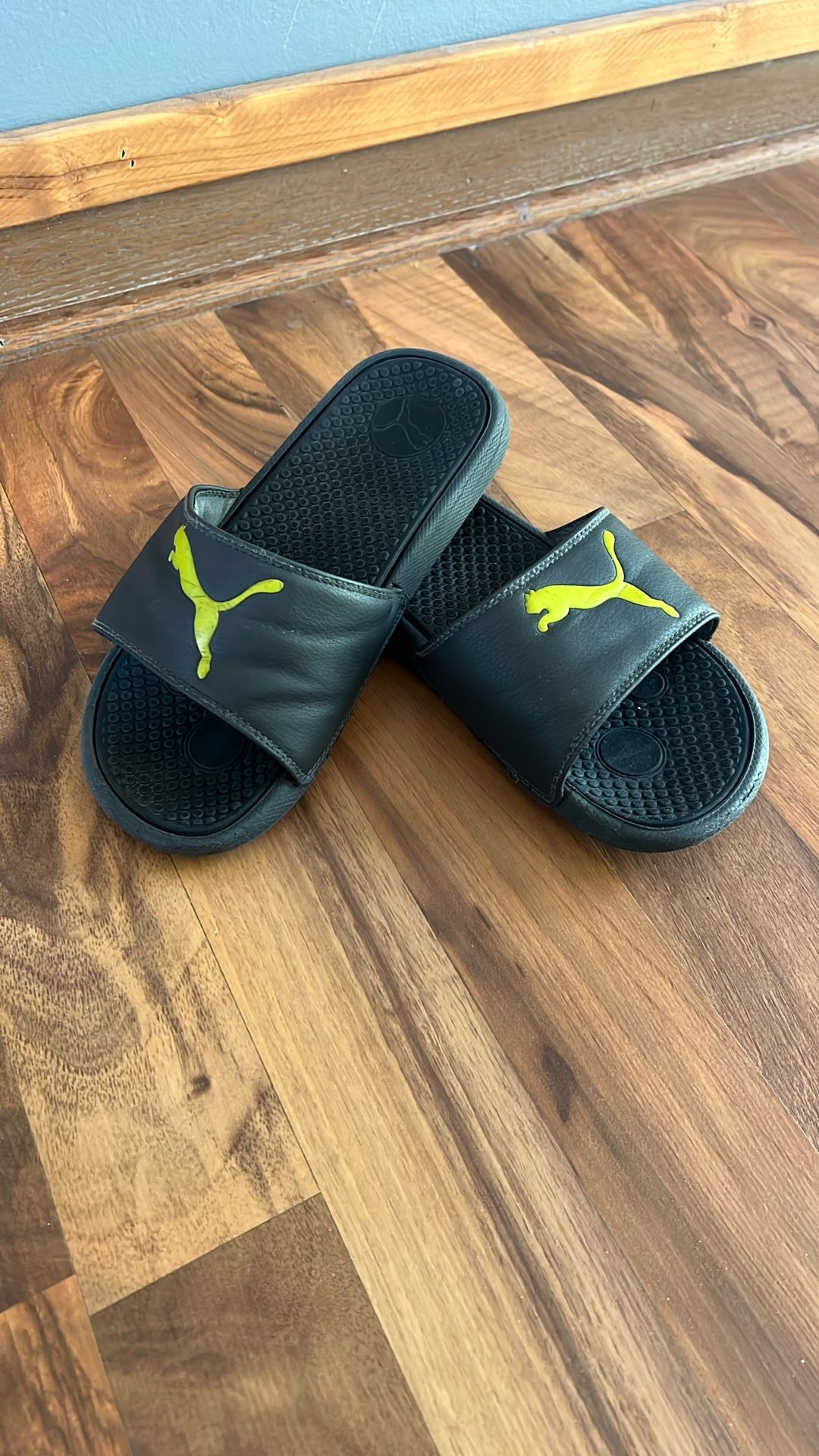 Boys Puma Slides