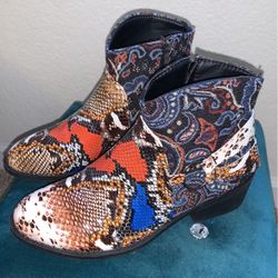 New size 8 Multi Colored Snake print