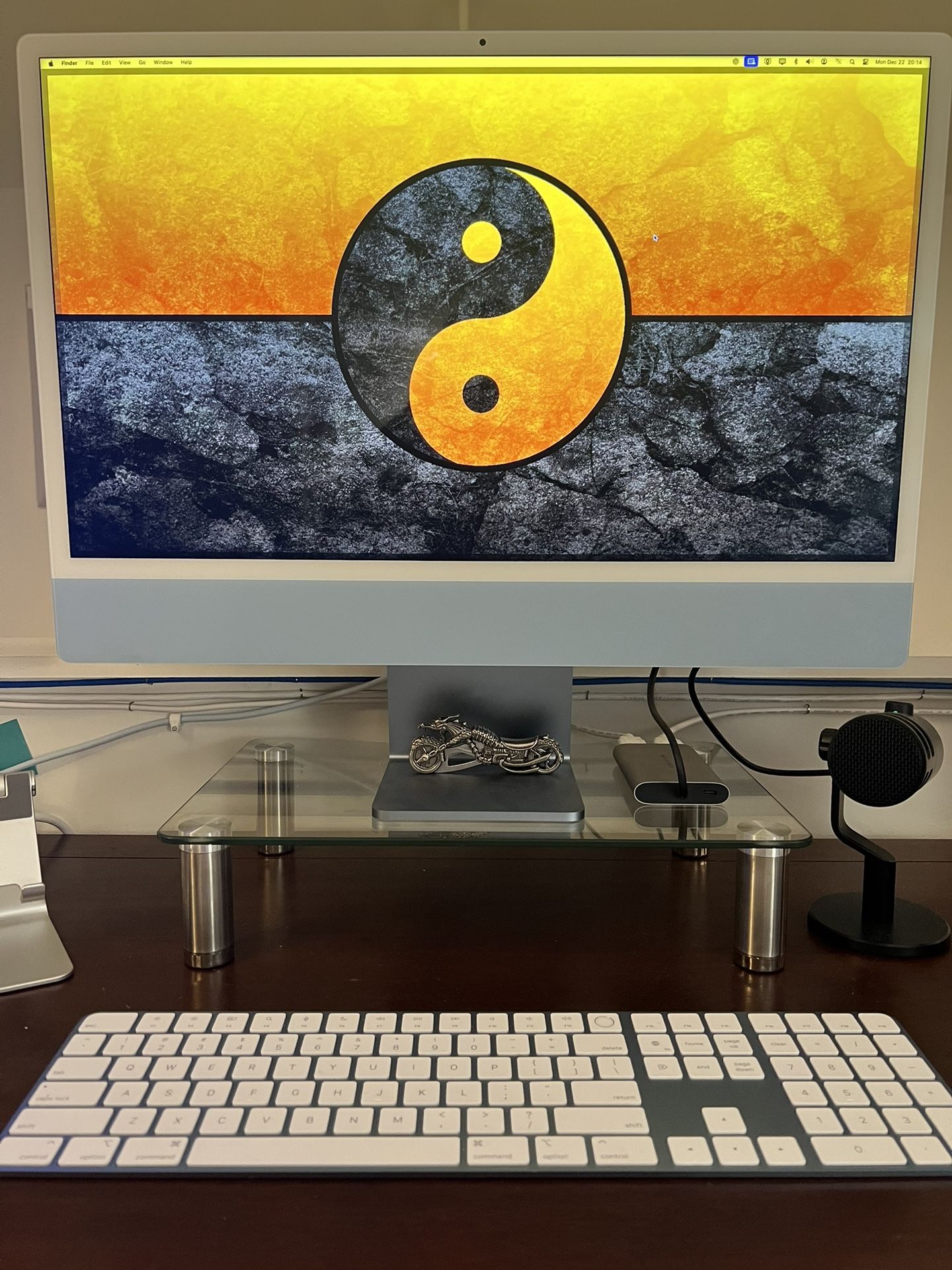 Apple iMac 24-inch (M1, 2021, A2438) — 16GB RAM — 2TB SSD — Mint — Blue