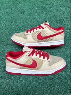 NIKE DUNK LOW STRAWBERRY WAFFLE SIZE 11