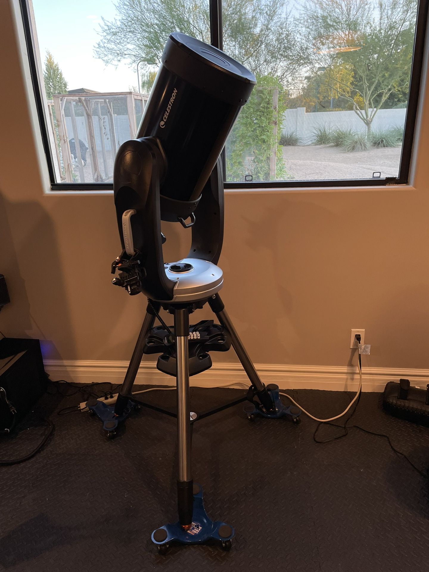 USED ONCE! Celestron CPC 1100 StarBright XLT GPS Schmidt-Cassegrain 2800mm Telescope with Tripod and Tube w/smartphone adapter