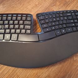 Microsoft Sculpt Ergonomic Keyboard (No Smoke, No Damage, No Stain)