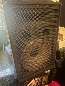 Set of 2 Carvin Speakers