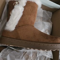 Woman Boots Size6.5 And  7 And 7.5 And 8