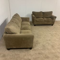 Broyhill Couch And Loveseat Sofa Set *Free Delivery*