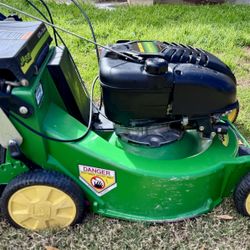 John Deere Self propelled Lawnmower 
