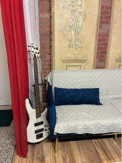 4-string Ibanez Soundgear (SDGR) bass