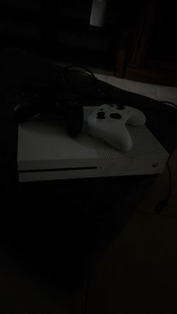 Xbox one s with two controllers￼