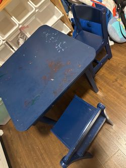 Kids table and 2 chairs