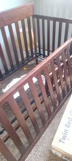 Infant Crib/Toddler day bed