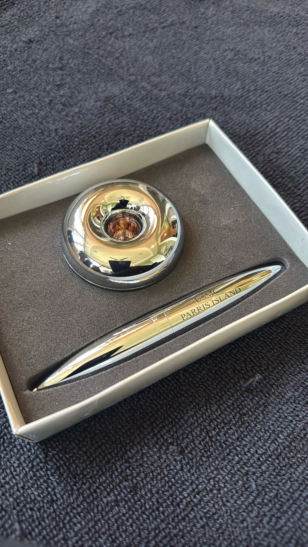 USMC (MARINE CORPS) Magnetic Floating Pen