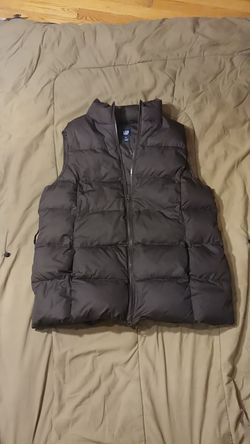 New Gap black vest size xl