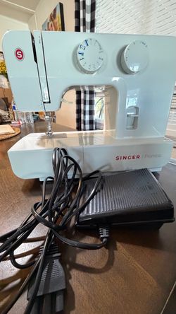 Singer Promise Sewing Machine with Foot Pedal
