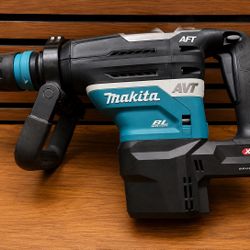 Makita 40V Max XGT Brushless Cordless 1- 9/16 in. AVT Rotary Hammer