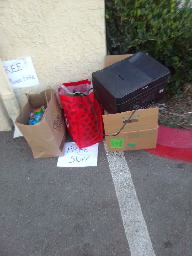 Free Stuff Come Get Now Isabella Pkwy Canyon Country