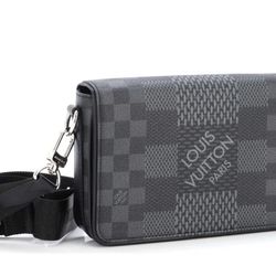 Studio Messenger Bag Limited Edition Damien Graphite 3D