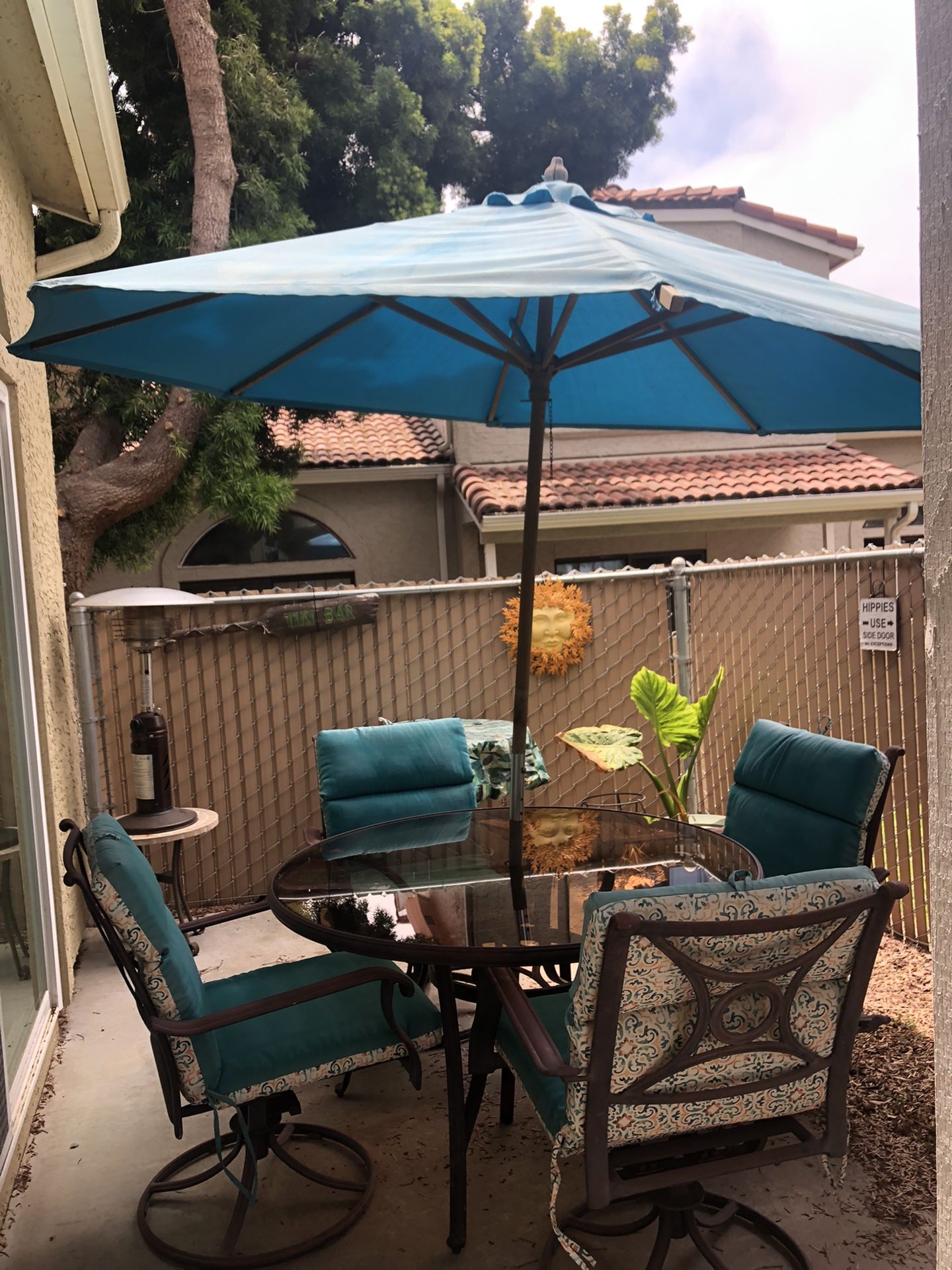 Coleman 5 Piece Patio Set With Umbrella And Stand