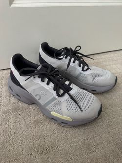 On cloud Running Sneakers women’s size 9
