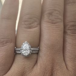 Engagement Ring And Wedding Band Set 