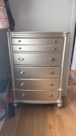 5 Drawer Dresser