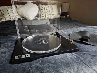 U-Turn Audio Orbit Turntable w/ Acrylic Platter & Record Weight