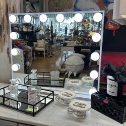 Hollywood vanity mirror with lights 24”x20”