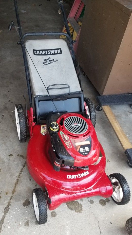 Lawnmower Craftsman 6.5 Horsepower for Sale in Garden Grove CA