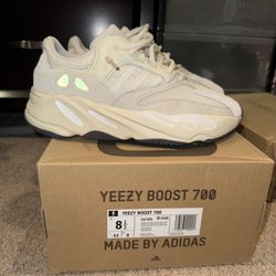 Yeezy 700 Analog 