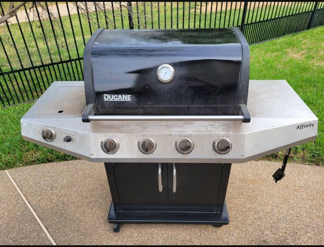 Ducane Affinity BBQ Grill weber used