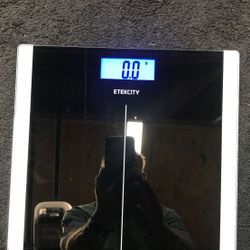 Digital bathroom scale