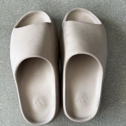 Yeezy Slides size 9