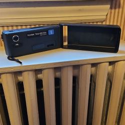 Vintage Kodak Tele-Ektra 1 Camera 22-44mm Dual Lens 110 Film Built In Cover UNTESTED