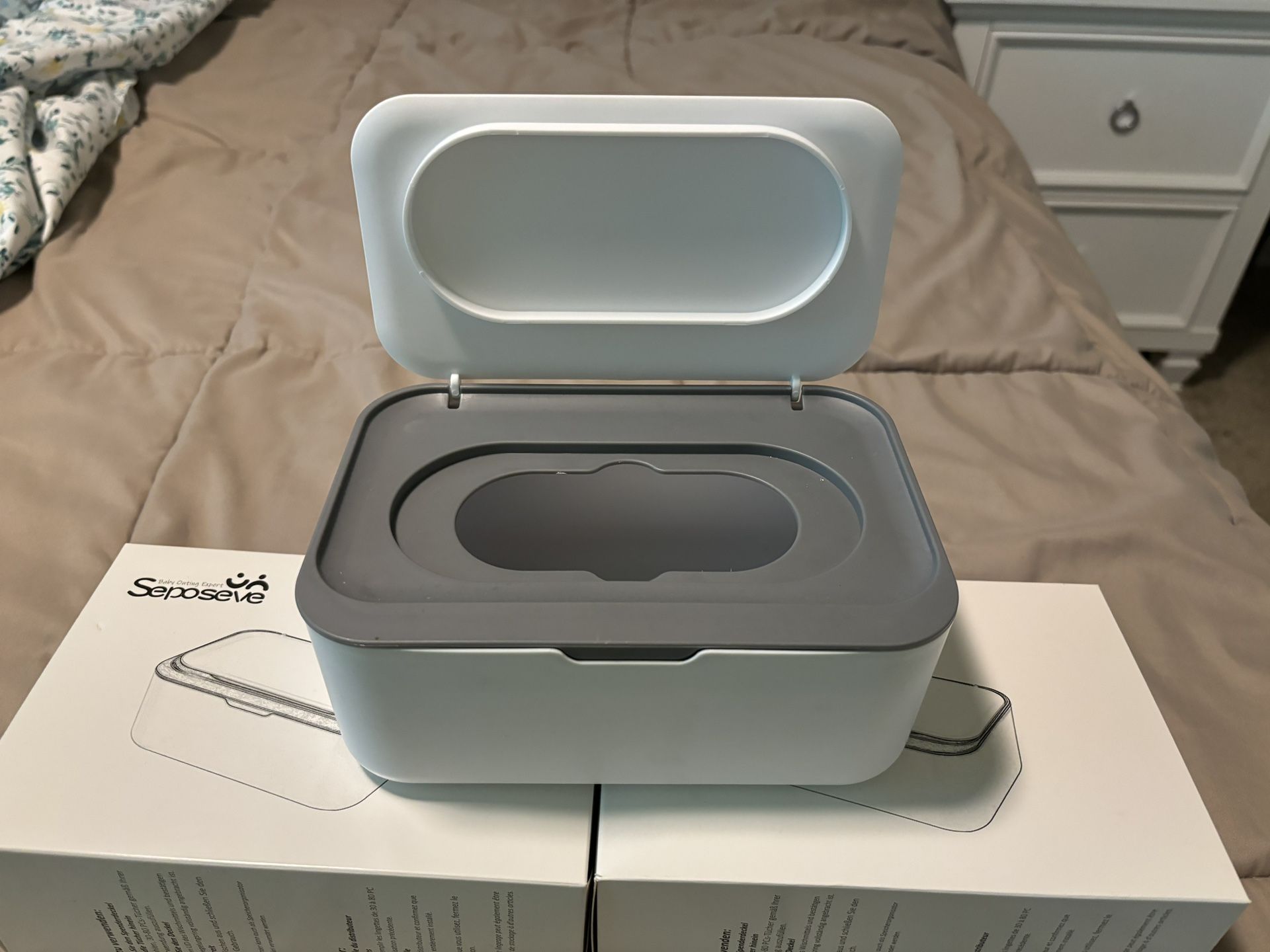 Wipe Container - White And Grey Brand New In Box (2)