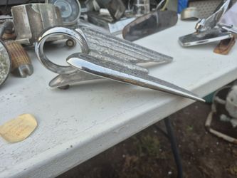 1951-52 Chrysler  hood ornament