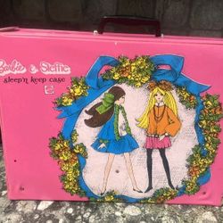 1969 Barbie & Steffie Sleep'n Keep Case Pink Carrying Closet Bedroom Playset 