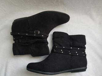 Woman's Black Ankle Boots Size 9.5