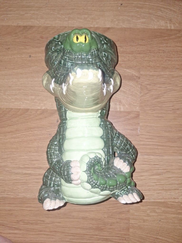 Captain cook crocodile potting plants