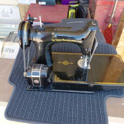 Singer Featherweight Sewing Machine, Antique