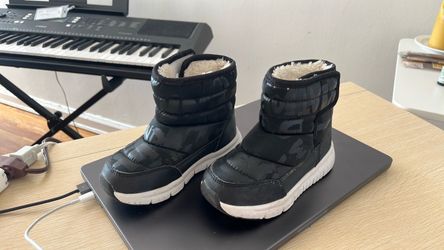 Kids winter boots size 29