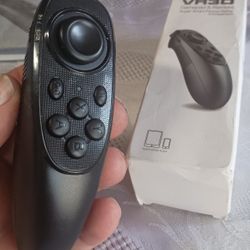 VR30 Gamepad and Remote 