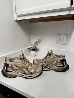 Men’s Balenciaga runners Beige