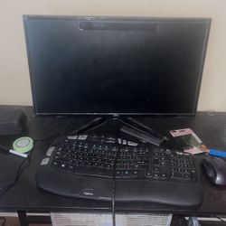 Monitor And Keyboard Set 
