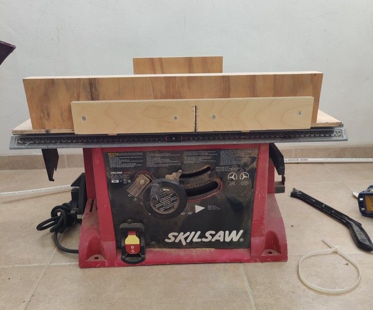 Skilsaw Portable Table Saw