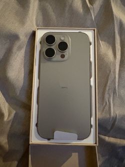 iPhone 16 pro never used !